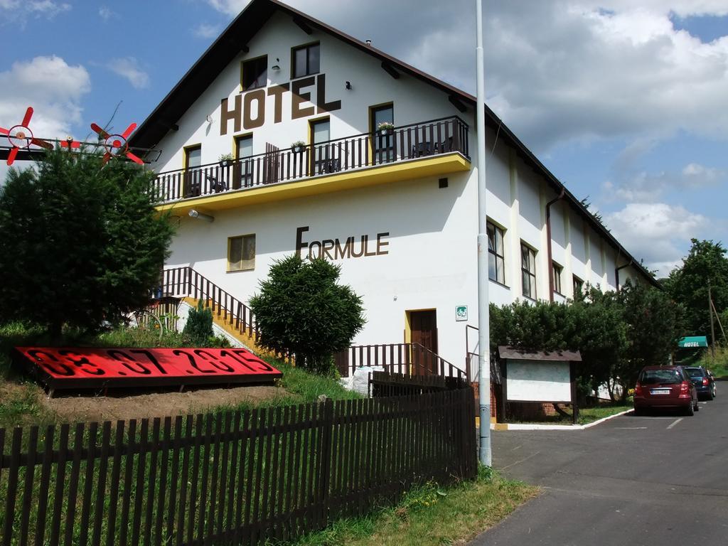 Hotel Formule Дечин Экстерьер фото