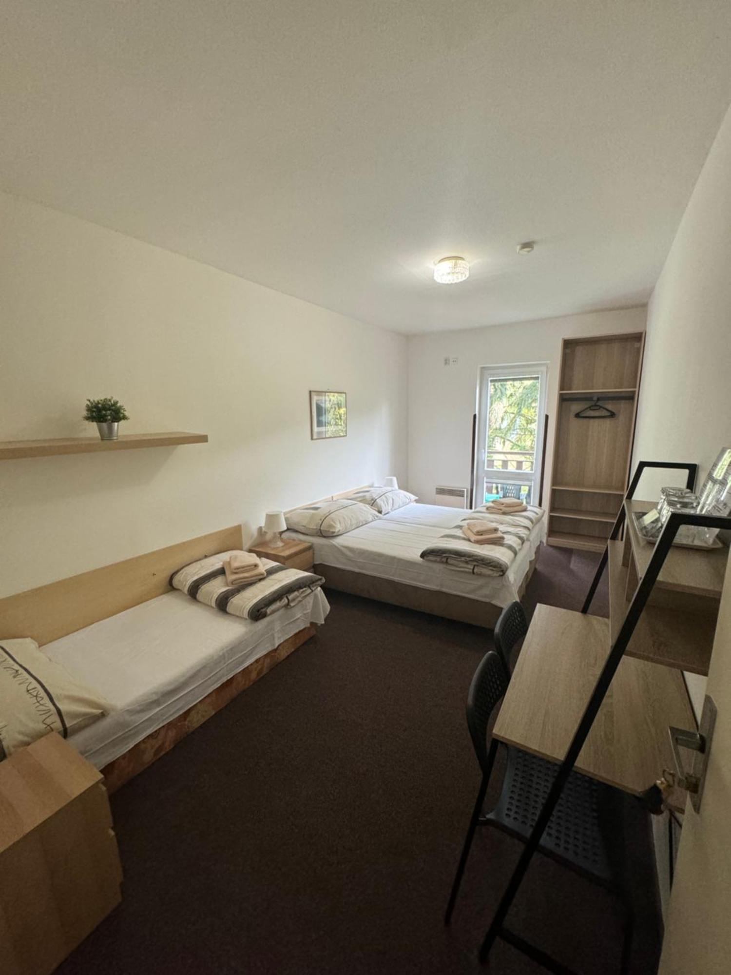 Hotel Formule Дечин Экстерьер фото