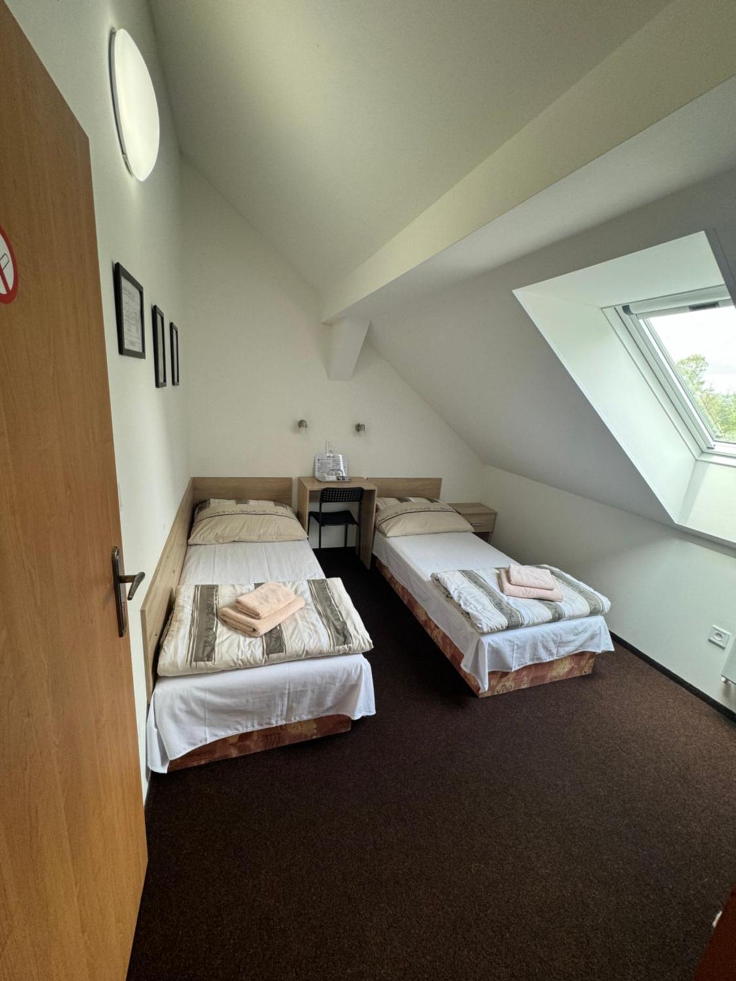 Hotel Formule Дечин Экстерьер фото