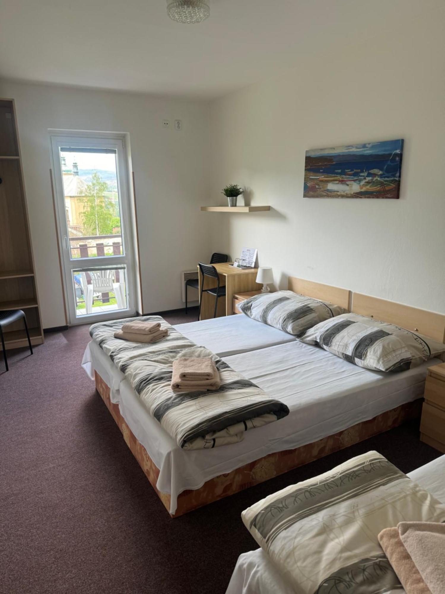 Hotel Formule Дечин Экстерьер фото