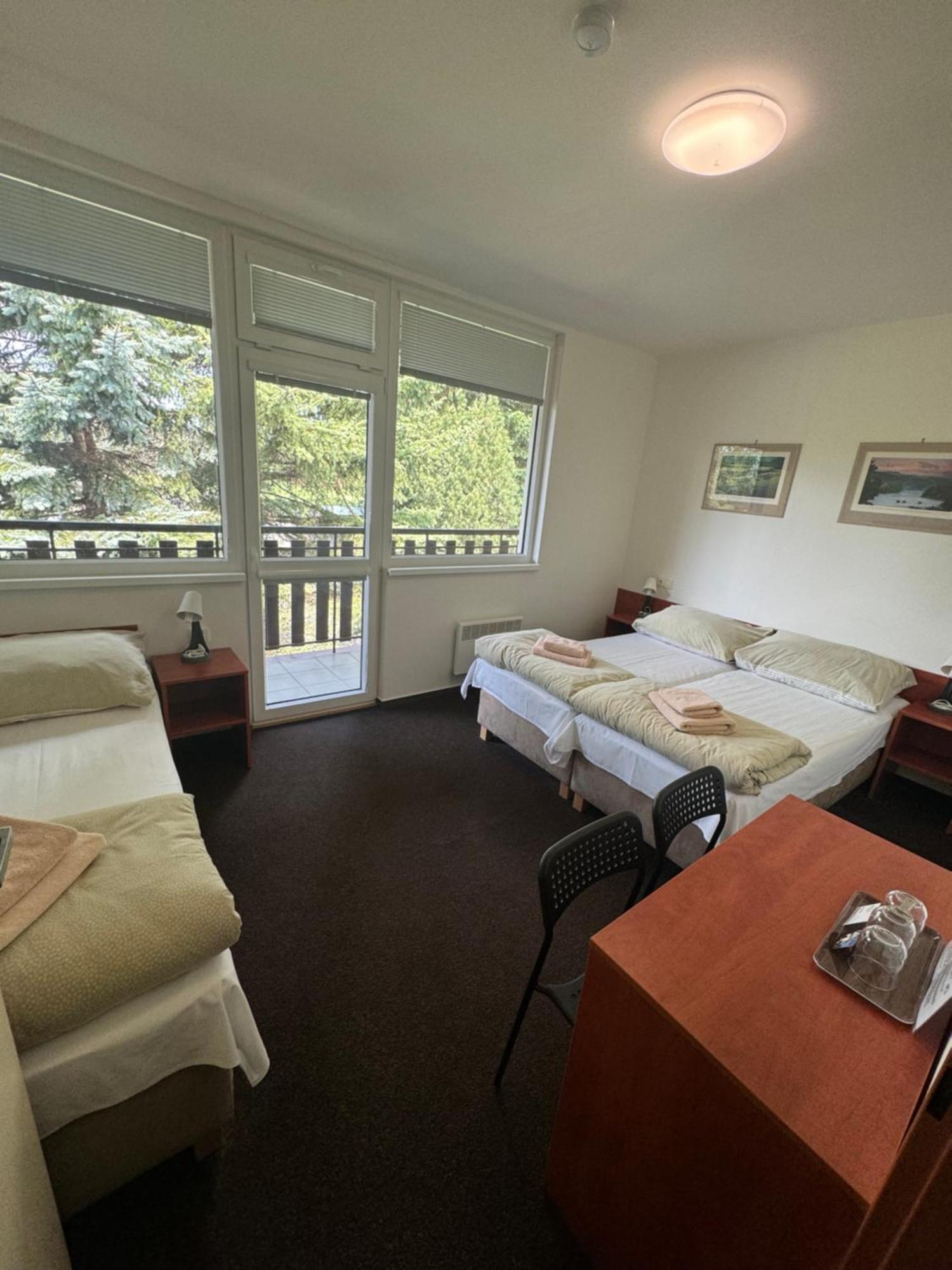 Hotel Formule Дечин Экстерьер фото